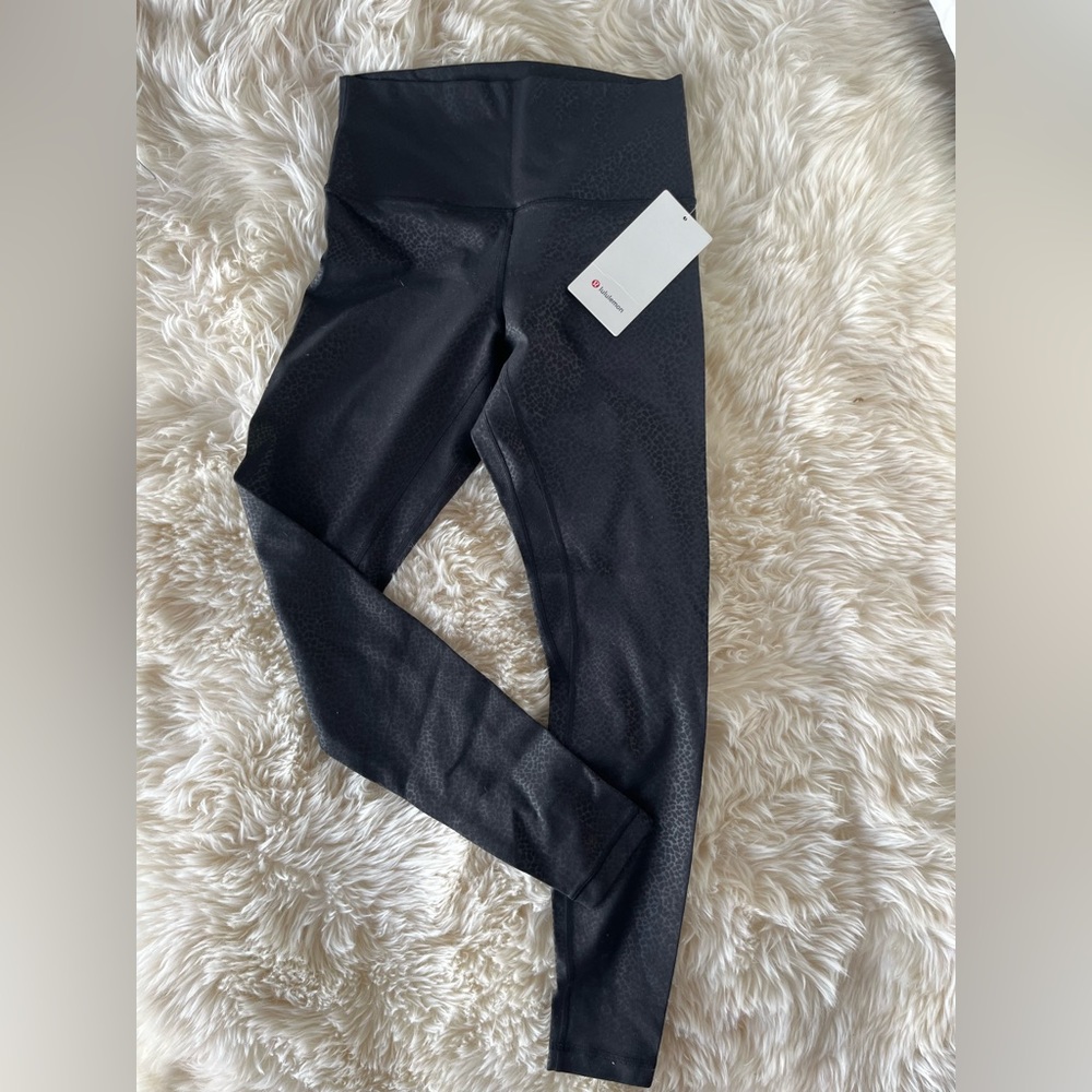 Lululemon Align HR Pant 28” Nulu fabric black animal print 🐾 Size 8 legging